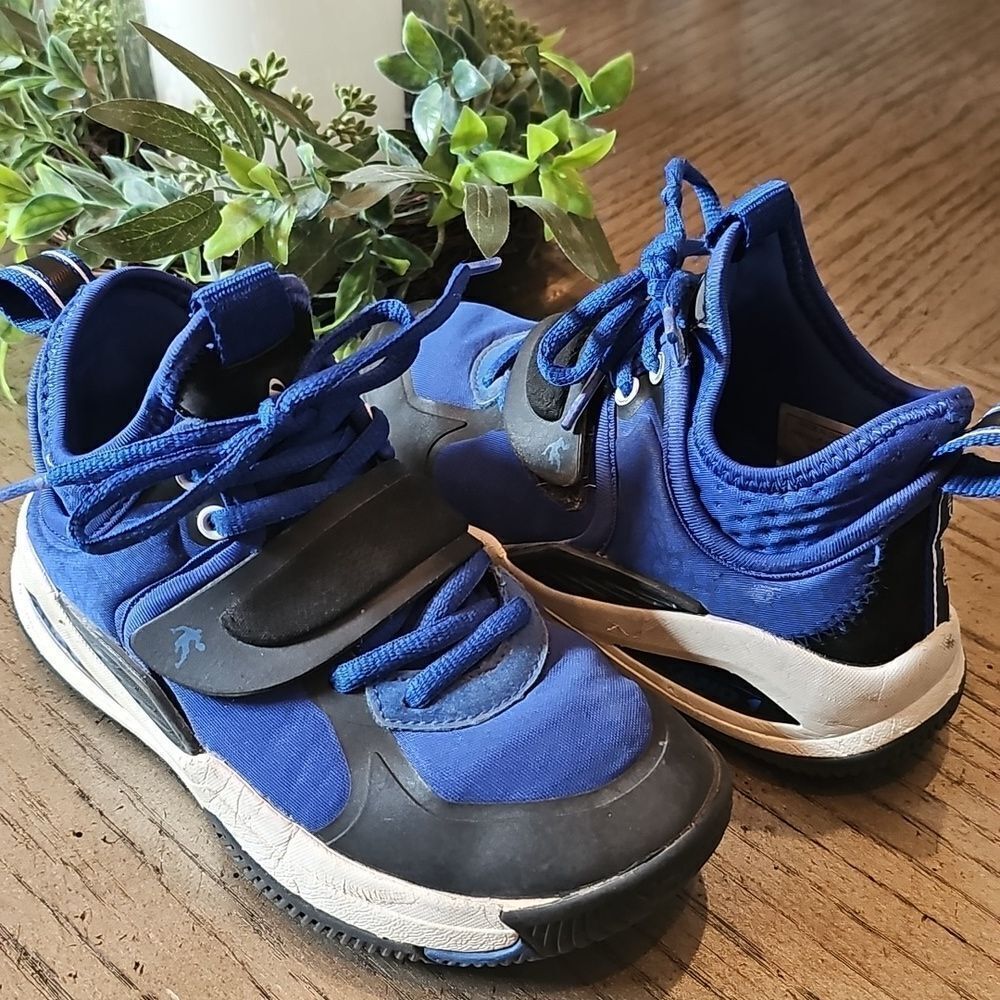 AND1 Kids Shoes in Blue and Black